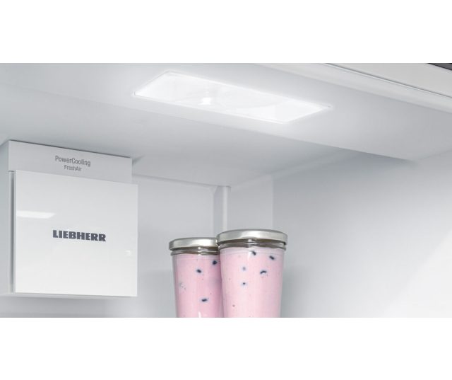 LED-plafondverlichting in het koeldeel van de Liebherr ICBNSd 7623-20, die de volle hoogte gelijkmatig verlicht zonder schaduwranden