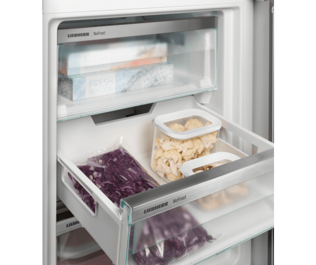 Liebherr ICNc 7603_20 NoFrost bovenvries met geopende lade, voedselbewaaring en Fresh-Seafood compartiment