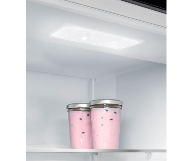 Liebherr ICNc 7603_20 koelgedeelte met LED-verlichting en glazen schappen, drank aan toond