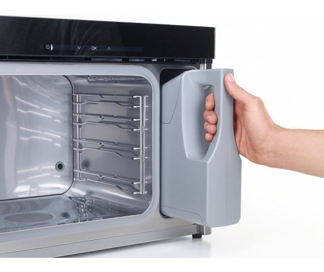 Dankzij de externe boiler is de DG6001 een volwaardige stoomoven