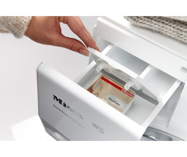 Het CapDosing systeem in de Miele WKM 130 WPS biedt u de mogelijkheid om specifieke wasprogramma's met MIELE capsules te wassen
