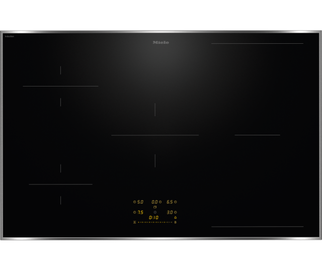 Miele KM 8484 FR inductiekookplaat vooraanzicht met vier kookzones en digitaal bedieningspaneel met gele display
