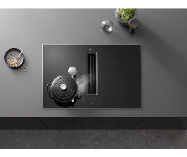 Miele KMDA 7272-1 FR Silence in keukenblad ingebouwd, bovenaanzicht met pan en kookgerei