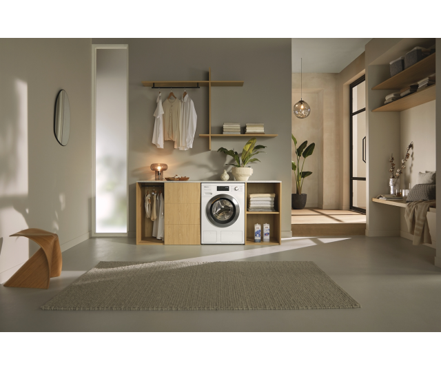 Miele WEG888 WCS in houten meubel ingebouwd in moderne wasruimte