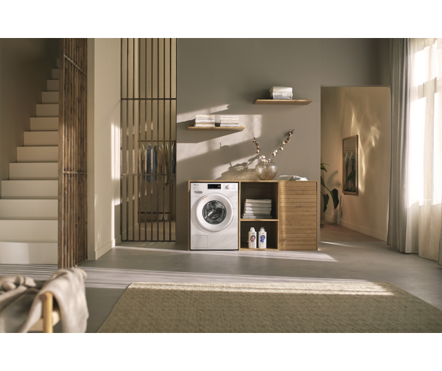 Miele WSA123 WCS in ruimtelijke keuken-/wasruimtesetting naast houten kastopstelling