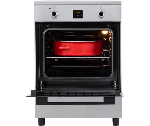 Pelgrim FI560RVS oven geopend met rode braadslede en rooster in binnenruimte