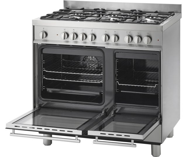 De Pelgrim NF942RVSA afgebeeld met dubbele geopende oven