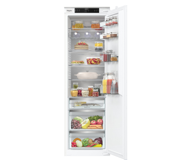 Pelgrim PKS82178 inbouwkast geopend met geopende deur, interieur met meerdere laden, MetalCool360-technologie en gevulde voedingsmiddelen