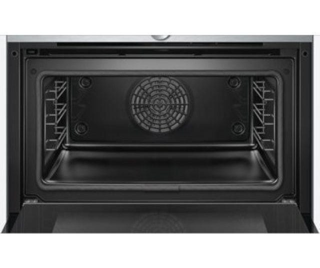 De binnenzijde van de Siemens CB675GBS1 inbouw oven