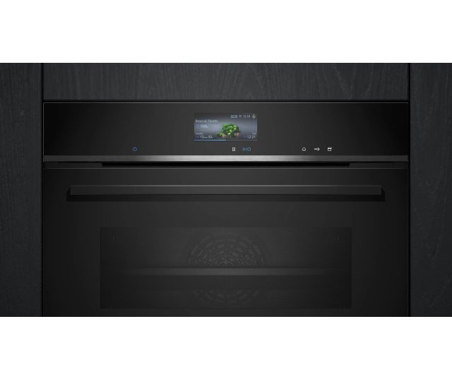 Siemens CS736G1B2 combi-stoomoven ingebouwd met geopende deur en zichtbaar interieur