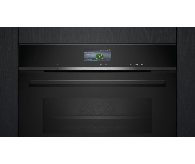 Siemens CS736G1B2 combi-stoomoven in keukenopstelling gesloten vooraanzicht