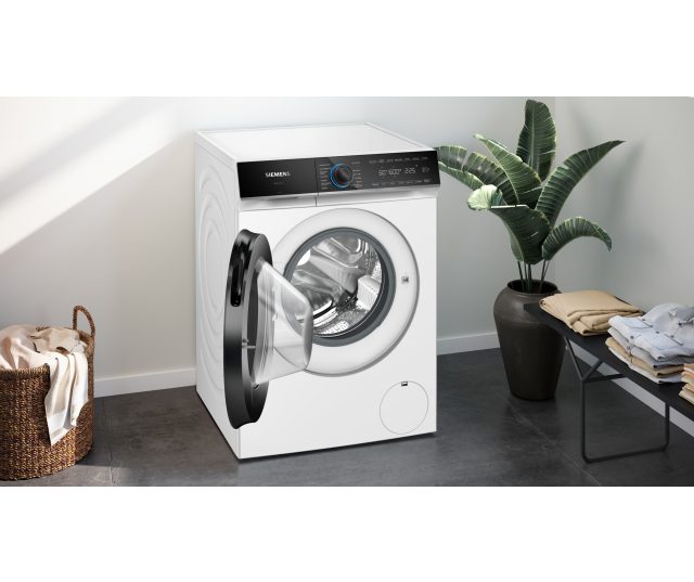 Siemens WG66B2ABNL wasmachine in interieur met geopende deur en wascyclus zichtbaar
