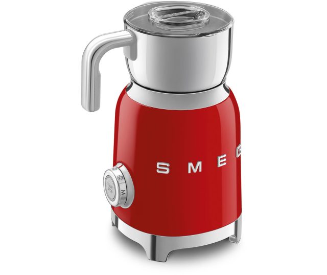 De Smeg MFF01RDEU melkopschuimer is gemaakt van verschillende materialen