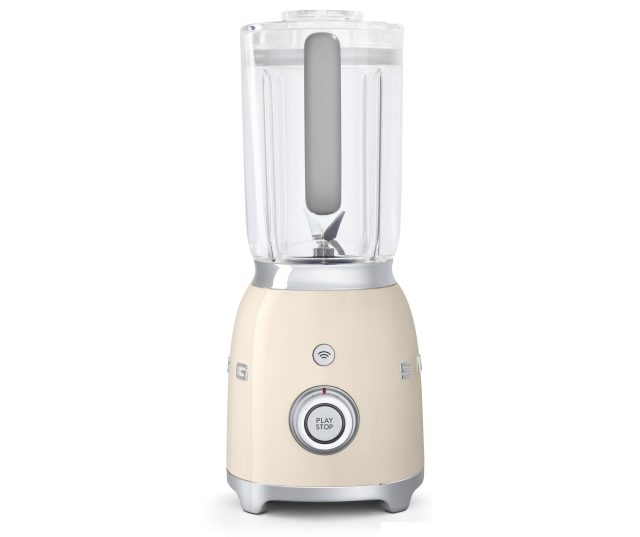 De Smeg BLF01CREU blender creme heeft een inhoud van 1,5 liter