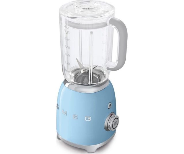 De Smeg BLF01PBEU blender blauw heeft een inhoud van 1,5 liter