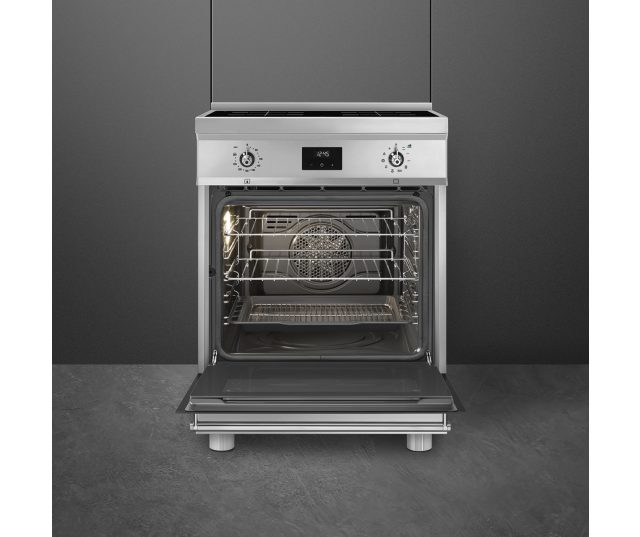 Smeg C6IPXT2 fornuis geopende oven met roosters en verwarmingselement zichtbaar
