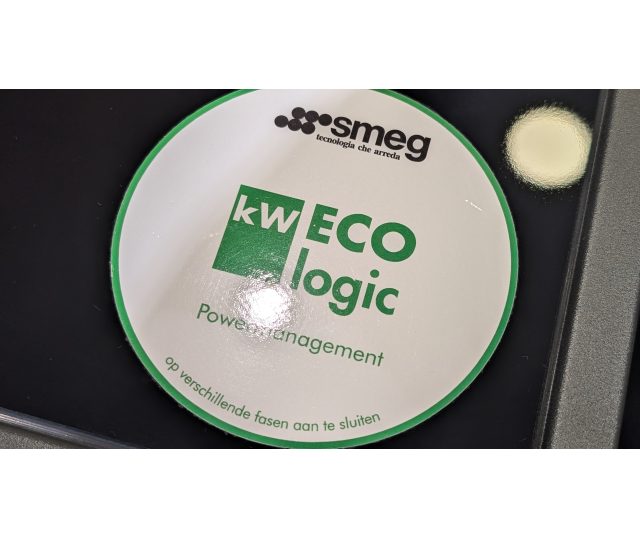 Dankzij het ECO Logic systeem op de C9IMN2 kan dit inductie fornuis ook op 2-fasen worden aangesloten