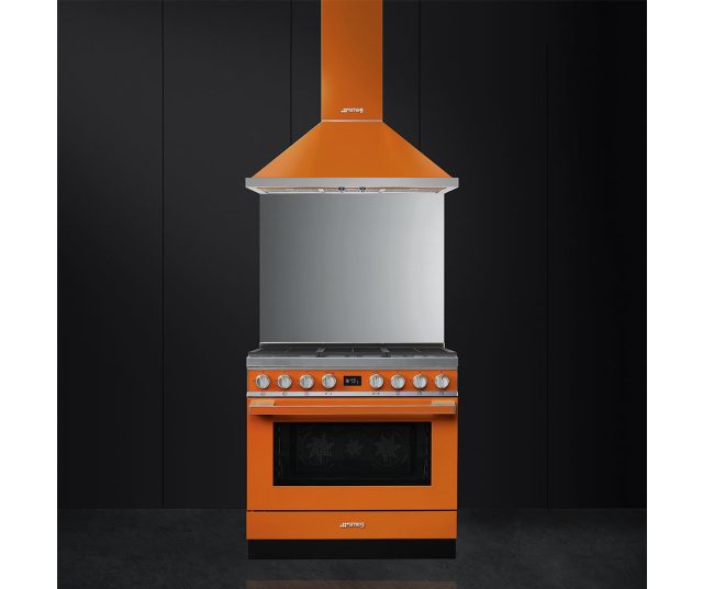 De Smeg KPF9OR is goed te combineren met het Smeg CPF9GMOR fornuis
