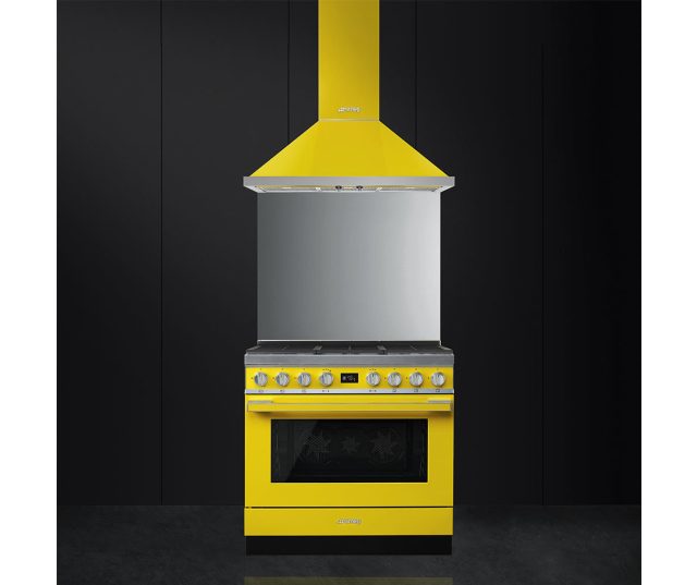 De Smeg KPF9YW is goed te combineren met het Smeg CPF9GMYW fornuis