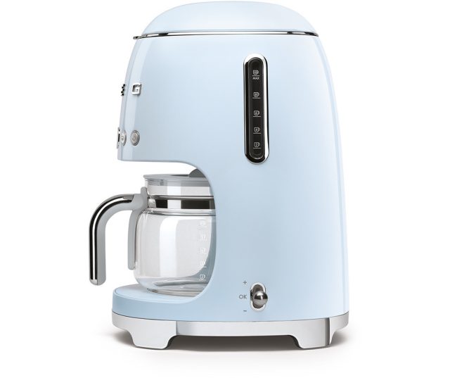 Aan de zijkant van de Smeg DCF02PBEU is een water indicator geplaatst