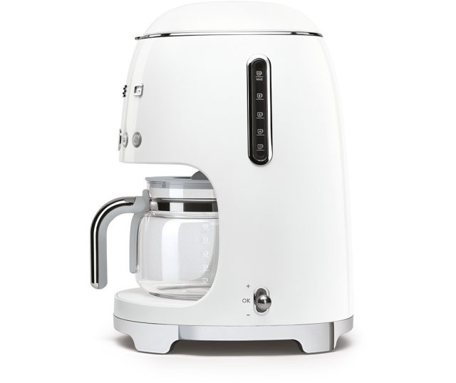 De Smeg DCF02WHEU beschikt over een indicator voor de hoeveelheid water aan de zijkant