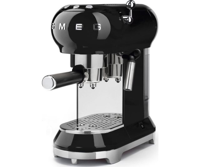 Smeg ECF01BLEU koffiemachine zwart