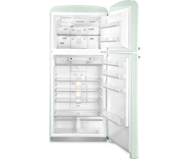 Het interieur van de Smeg FAB50RPG koelkast groen