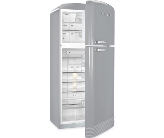 Een sneak-peak van de binnenkant van de Smeg FAB50RSV koelkast zilvermetallic
