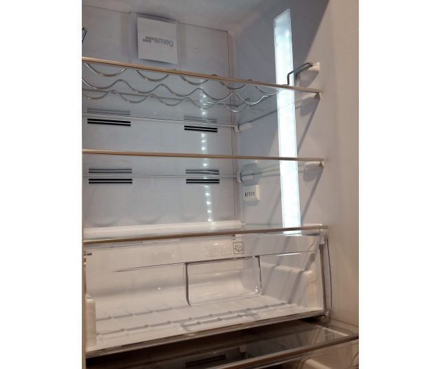 Het fraaie interieur van de nieuwe Smeg FC370X2PE uitgevoerd met gelijkmatige temperatuur verdeling