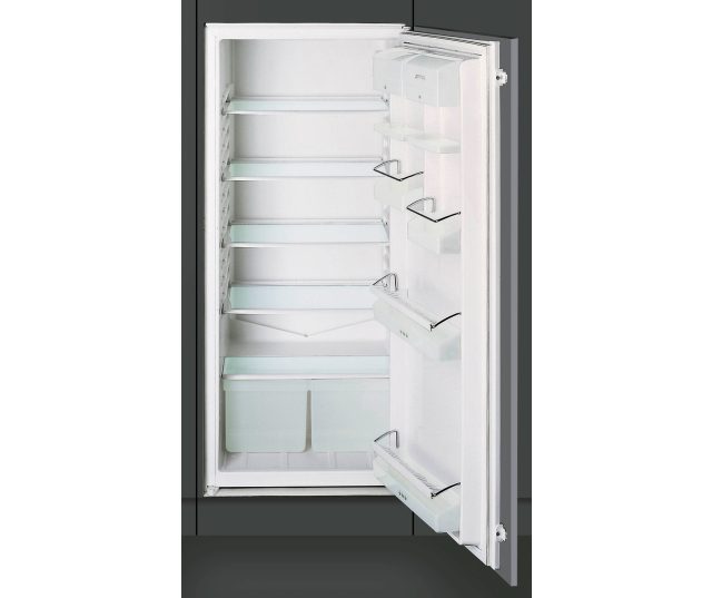 De Smeg FL224P inbouw koelkast is uitgevoerd in een nishoogte van 122 cm
