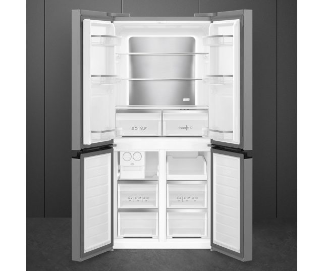Smeg FQI48XD interieur geopende bovendeuren met schappen en vriescompartiment