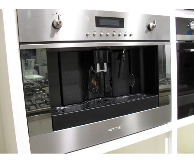 Met de Smeg CMS45X kunt u gelijktijdig twee koppen koffie zetten
