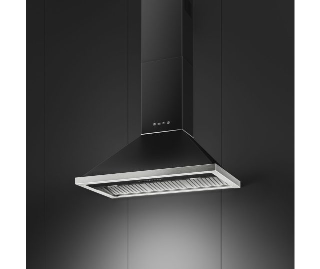 Smeg KCU94AN afzuigkap, hoekperspectief in hoekopstelling met piramidaal zwart design