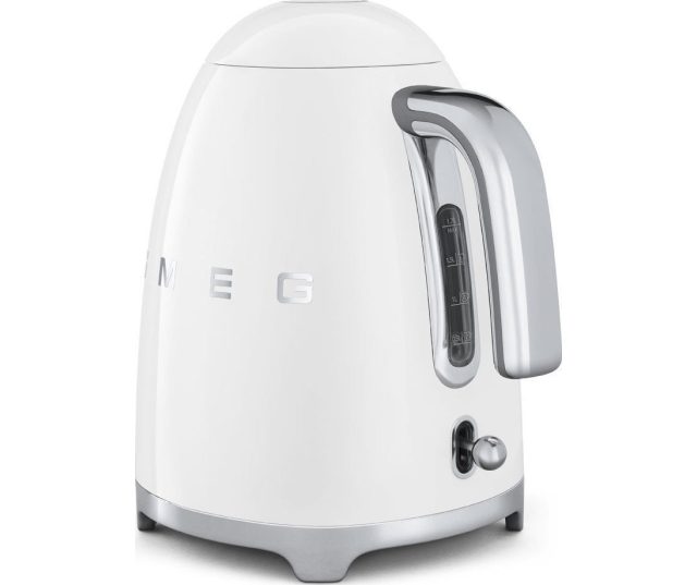 Smeg KLF03WHEU waterkoker, gaat automatisch uit bij het bereiken 100 graden.