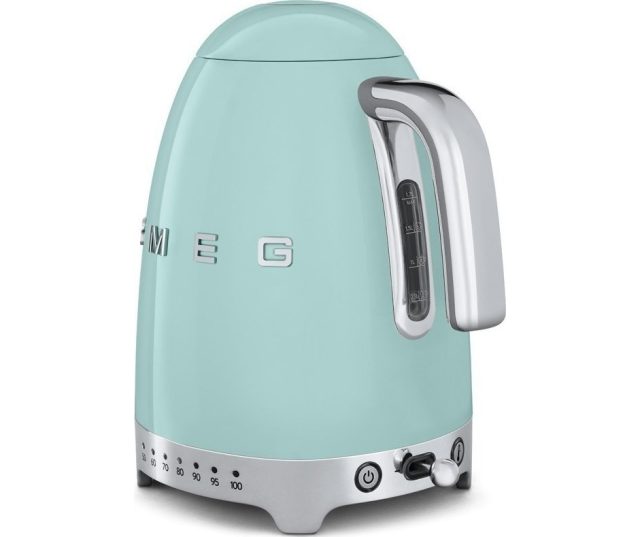 De Smeg KLF04PGEU waterkoker groen heeft een inhoud van 1,7 liter