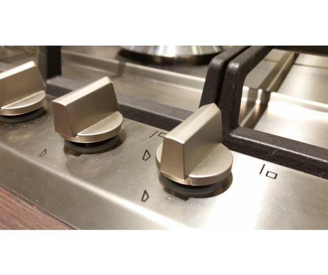 Foto van de vernieuwde knoppen op de Smeg Smeg P272XGHNLK