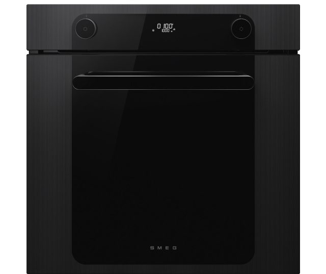 Smeg SF6201TB oven vooraanzicht met bedieningspaneel, digitale display en twee draaiknoppen in zwart