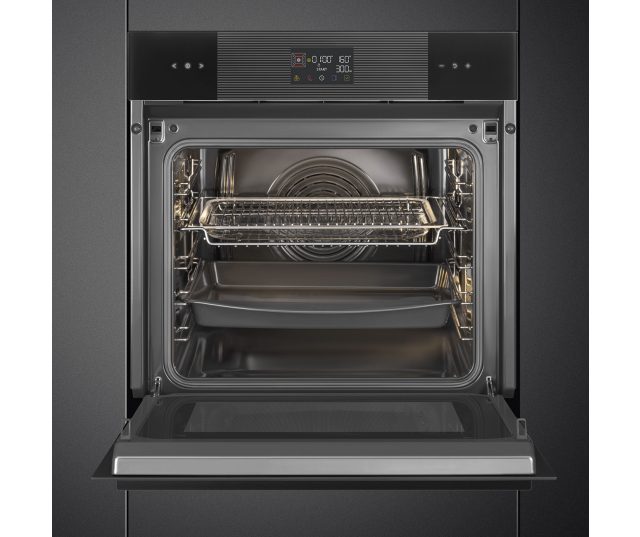 Smeg SO6102M2B3 magnetron combi, geopende deur met grill-oven interieur en roosterkorf