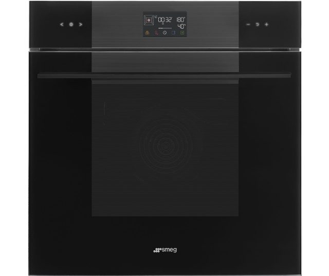 Smeg SOP6102S2PB3 combi-stoomoven vooraanzicht met gesloten deur, digitaal display en bedieningspaneel
