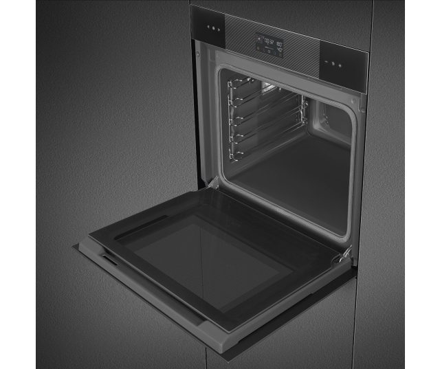 Smeg SOP6102S2PB3 combi-stoomoven geopende deur schuin zicht met zichtbare roosters en interieur