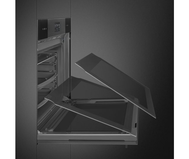 Smeg SOP6102S2PB3 combi-stoomoven volledig geopende deur met uitschuifbare bakplaten en roosters