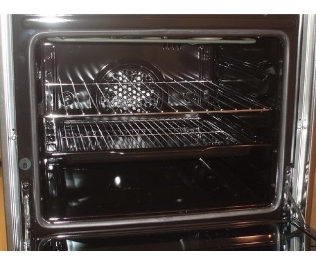 De ruime oven van het SMEG fornuis C6GMXNLK8