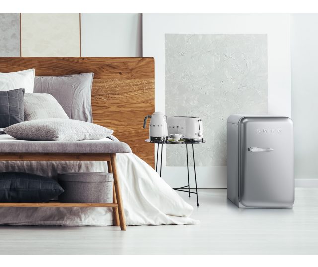 Smeg FAB5RSV5 minibar koelkast - zilver - rechtsdraaiend