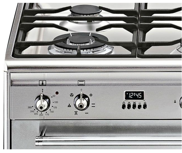 De SNL926MX8 beschikt over wokbrander / sudderbrander linksvoor en dubbele oven