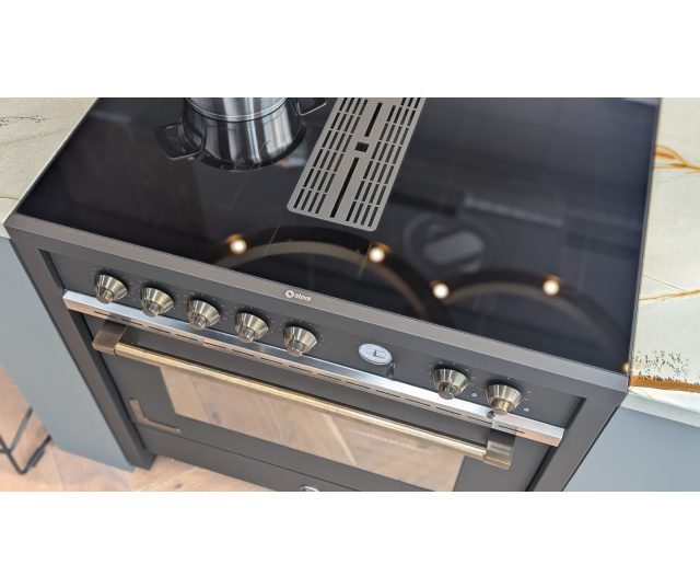 Het kookgedeelte is full wide en beschikt over hoogwaardige inductie spoelen