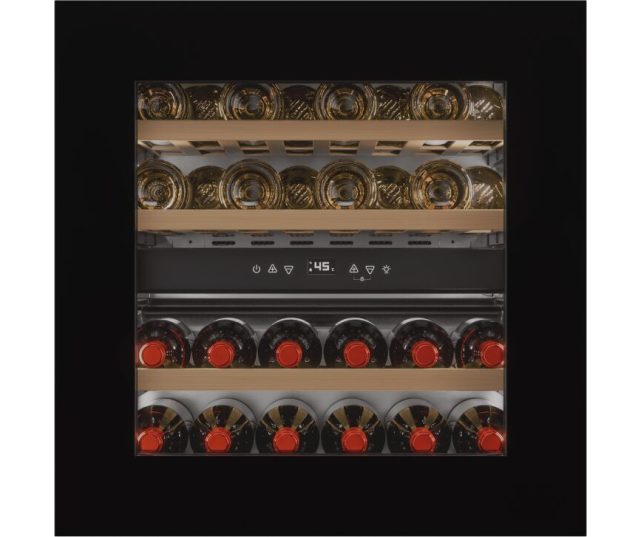 Stoves ST448360 wijnkast vooraanzicht met gesloten deur, twee wijnglazenrekken en twee fleskakken met rode draaiknopen