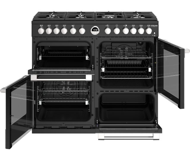 De Sterling S1000 DF Deluxe black is uitgevoerd met drie ovens waaronder een hetelucht en een grill oven