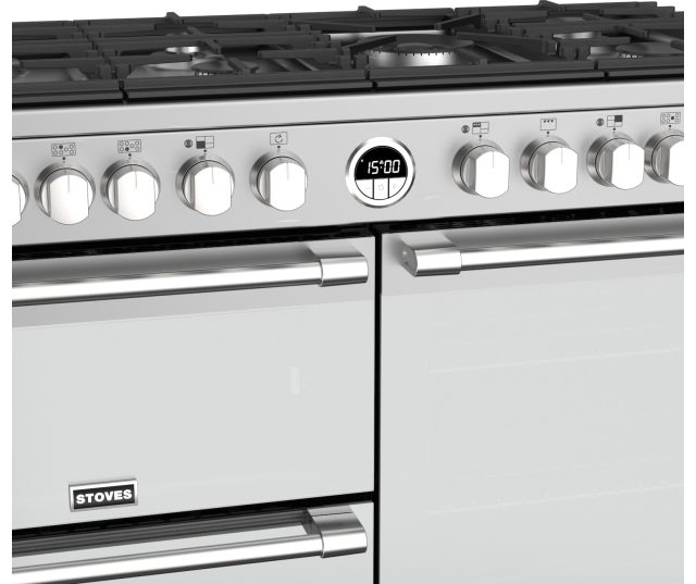 Het Stoves Sterling S1100 DF rvs fornuis is voorzien van spiegelende ovenruiten