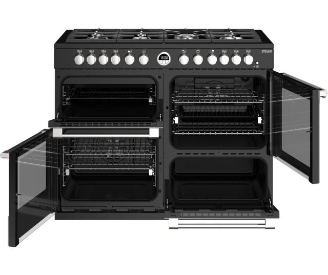 Het Stoves Sterling S1100 DF Deluxe zwart fornuis is voorzien van vier ovens