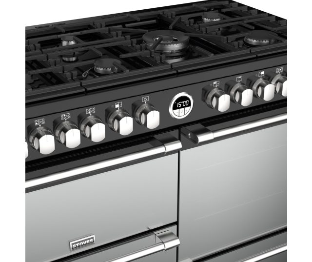 Het Stoves Sterling S1100 DF Deluxe zwart fornuis heeft wel zeven gasbranders